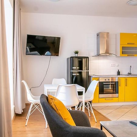 Yellow Apartment Ostrava Dış mekan fotoğraf