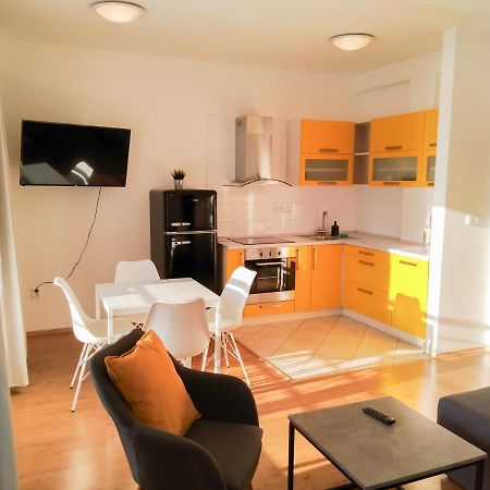 Yellow Apartment Ostrava Dış mekan fotoğraf