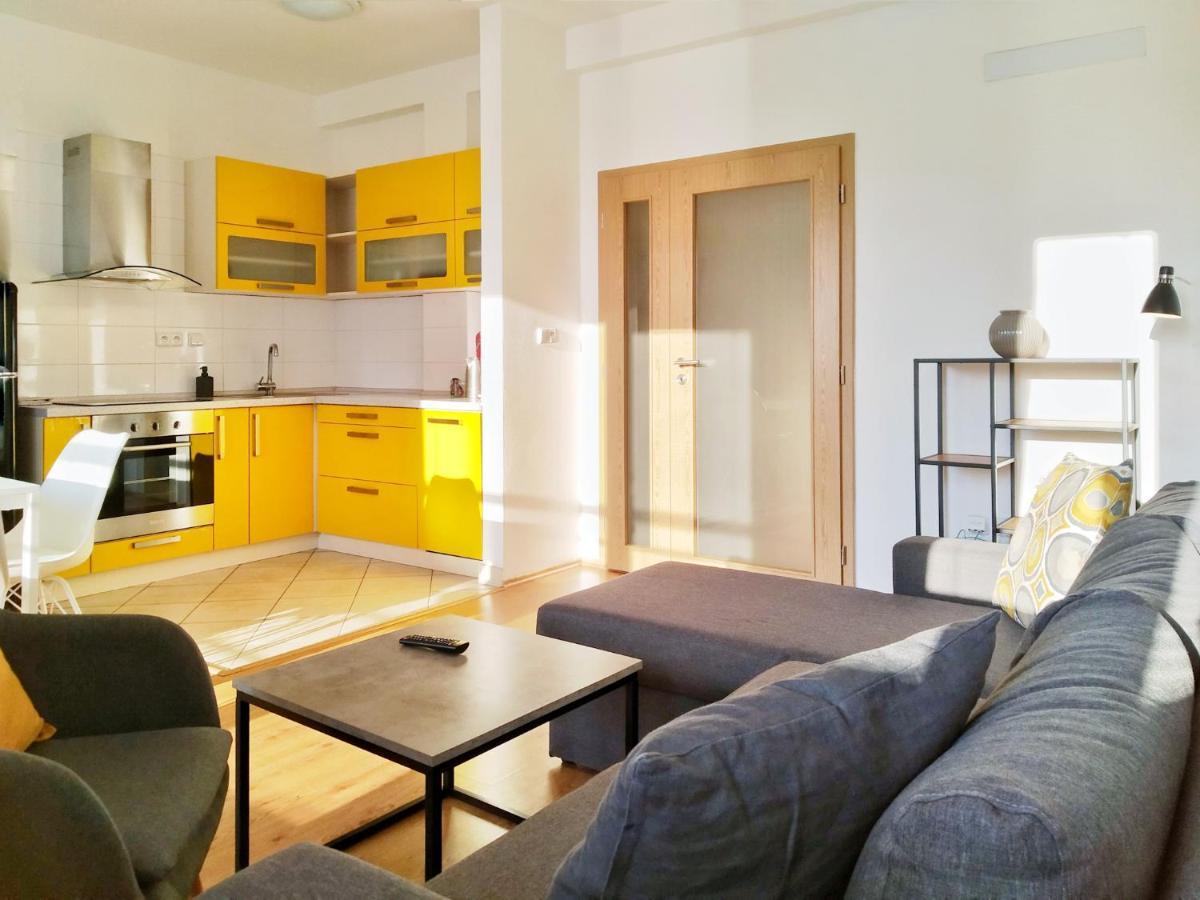 Yellow Apartment Ostrava Dış mekan fotoğraf