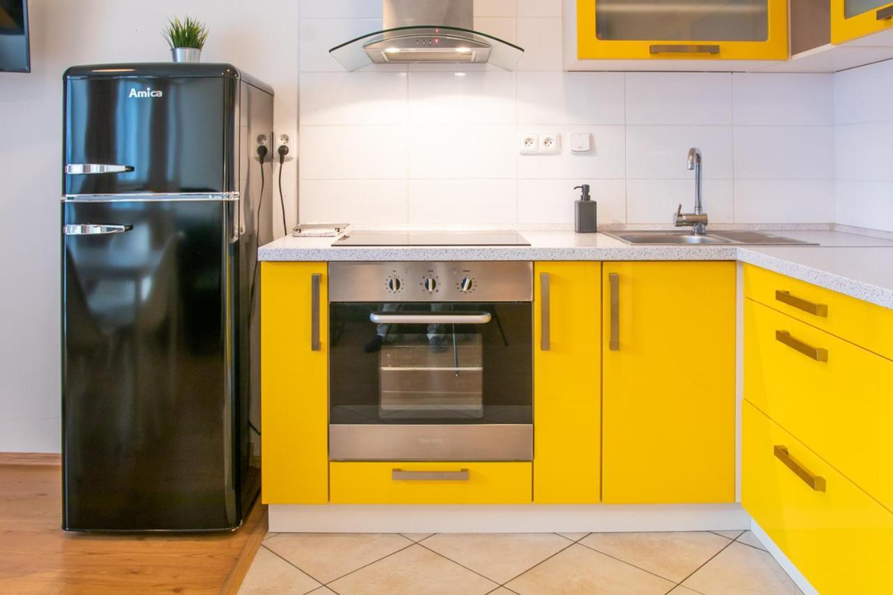 Yellow Apartment Ostrava Dış mekan fotoğraf