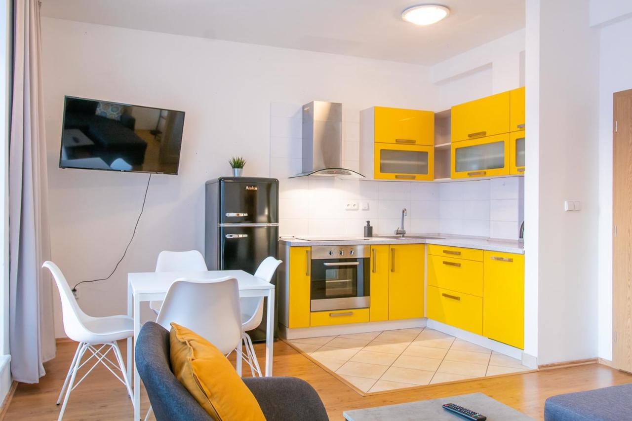 Yellow Apartment Ostrava Dış mekan fotoğraf