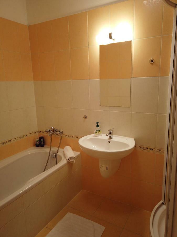 Yellow Apartment Ostrava Dış mekan fotoğraf